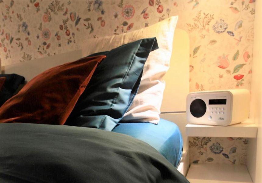 Obrázek - Realisierung des Schlafzimmers mit luxuriöser Blumentapete von Eijffinger